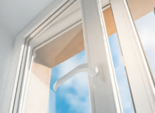 Comment nettoyer un châssis de fenêtre en aluminium ?